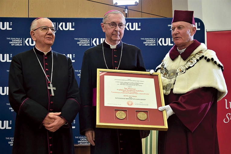 Abp Stanisław Gądecki został odznaczony za zasługi dla uczelni.