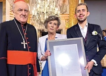 Nominację odebrali dyrektor szkoły Iwona Lipiec i uczeń Mateusz Szwajewski.