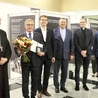 Abp Stanisław Budzik wręczał medal wraz z ks. prof. Mirosławem Wróblem.