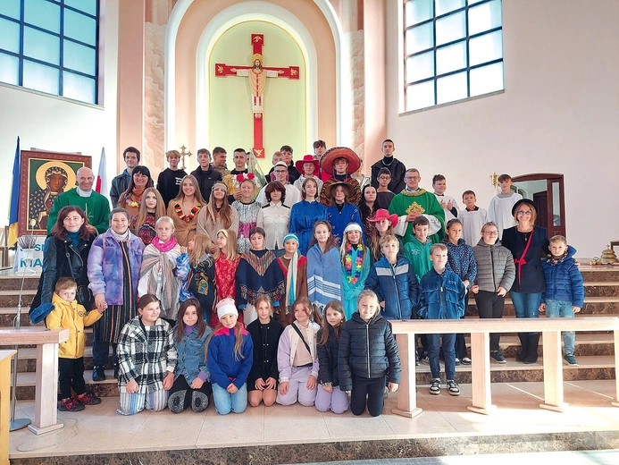 O odpowiedzialności za ewangelizację przypomniała także młodzież z parafii św. Kazimierza w Ostrowcu Świętokrzyskim.