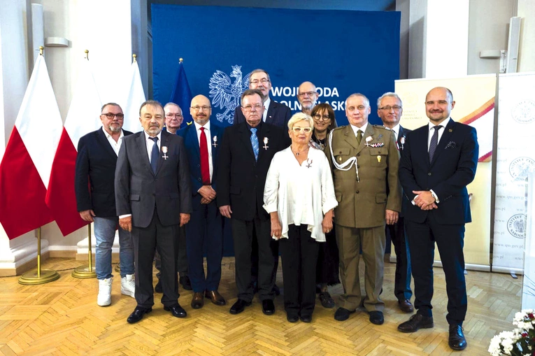 Uroczystość odbyła się w Sali Kolumnowej Dolnośląskiego Urzędu Wojewódzkiego we Wrocławiu.