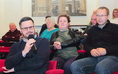 	Pan Jakub reprezentuje liczne gremium z Siemianic.