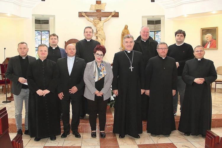 	Uczestnicy szkolenia rozpoczęli je modlitwą w kaplicy.