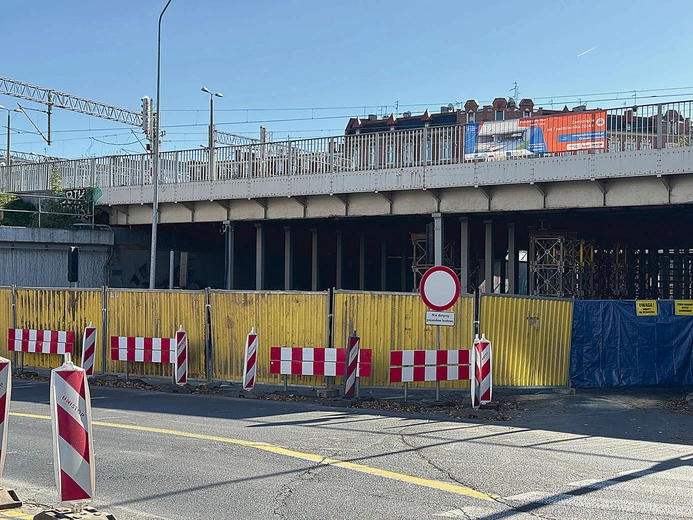 	Wiadukt przy ul. Mikołowskiej pozostanie zamknięty ze względu na trwające prace budowalne.