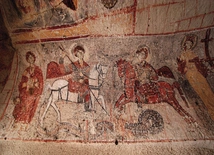Święci Jerzy i Teodor namalowani w kościele św. Barbary, wykutym w tufowej skale w dolinie Göreme w Turcji.