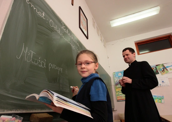 Konsultacje ws. zmniejszenia liczby godzin lekcji religii w szkołach - do 8 listopada