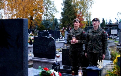 Terytorialsi 6MBOT zadbali o mogiły żołnierzy