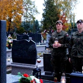 Terytorialsi 6MBOT zadbali o mogiły żołnierzy