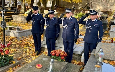 Policjanci z Sandomierza uczcili poległych kolegów