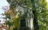 Urzędów. Cmentarz pełen opowieści