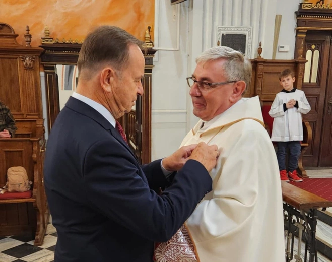 Ks. Janusz Kłęczek odznaczony