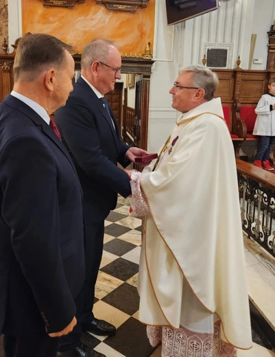 Ks. Janusz Kłęczek odznaczony