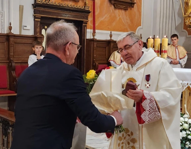 Ks. Janusz Kłęczek odznaczony