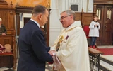 Ks. Janusz Kłęczek został odznaczony przez prezydenta Srebrnym Krzyżem Zasługi