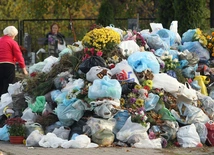 Po Wszystkich Świętych na wysypiska trafi ok. 120 tys. ton odpadów
