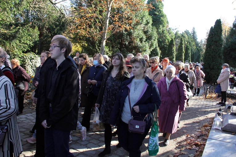 Uroczystość Wszystkich Świętych na cmentarzu przy ul. Bujwida