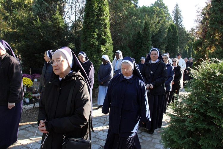 Uroczystość Wszystkich Świętych na cmentarzu przy ul. Bujwida