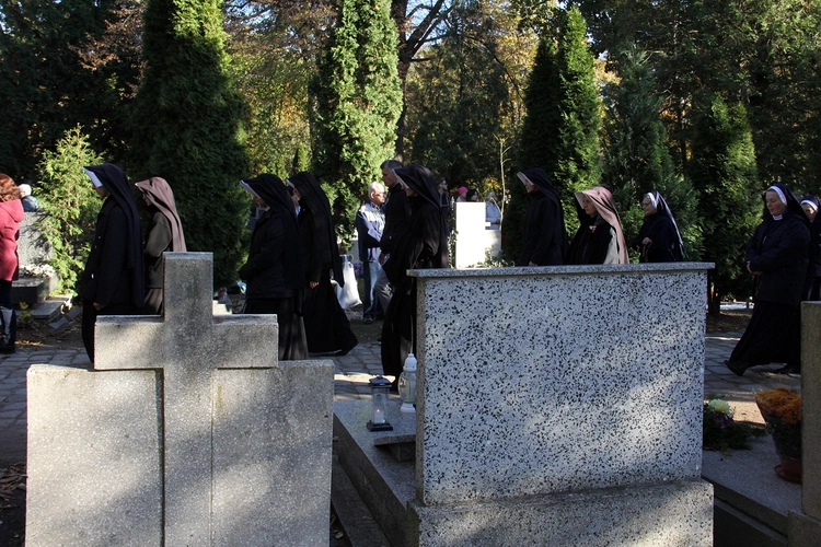 Uroczystość Wszystkich Świętych na cmentarzu przy ul. Bujwida