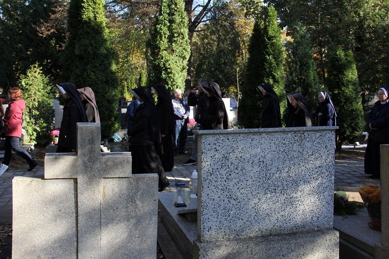 Uroczystość Wszystkich Świętych na cmentarzu przy ul. Bujwida
