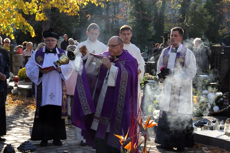 Uroczystość Wszystkich Świętych na cmentarzu przy ul. Bujwida
