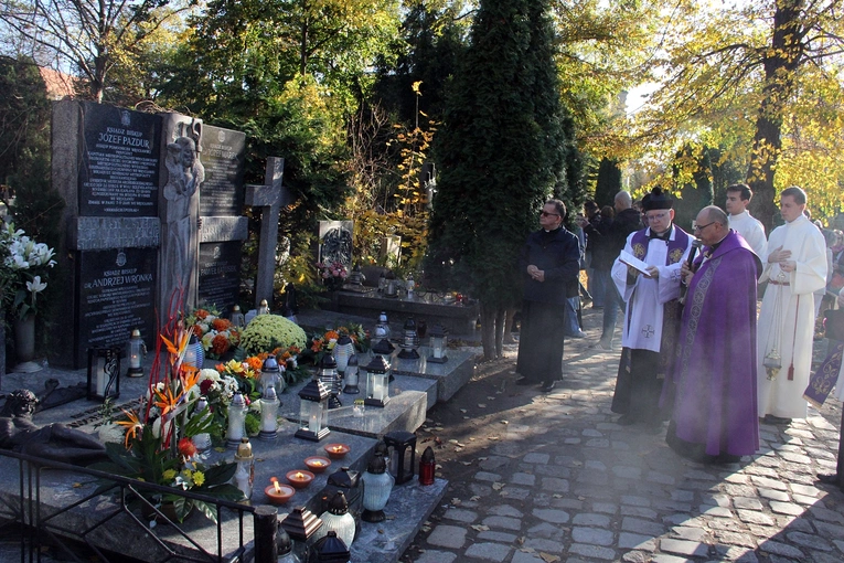 Uroczystość Wszystkich Świętych na cmentarzu przy ul. Bujwida