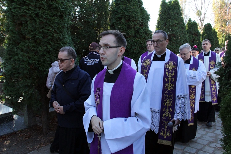 Uroczystość Wszystkich Świętych na cmentarzu przy ul. Bujwida