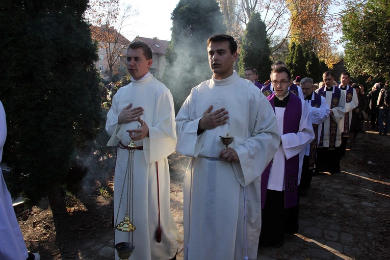 Uroczystość Wszystkich Świętych na cmentarzu przy ul. Bujwida