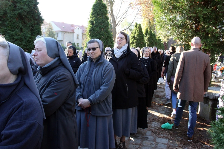 Uroczystość Wszystkich Świętych na cmentarzu przy ul. Bujwida