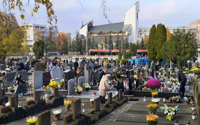 Procesja żałobna po Cmentarzu Wawrzyszewskim