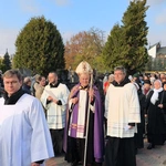 Procesja żałobna po Cmentarzu Wawrzyszewskim