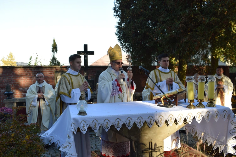 Święci są pośród nas