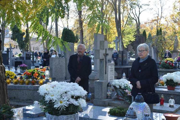 Święci są pośród nas