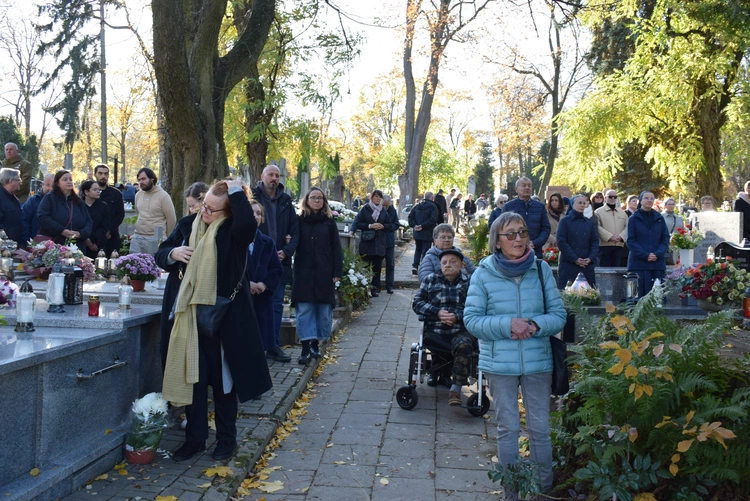 Święci są pośród nas