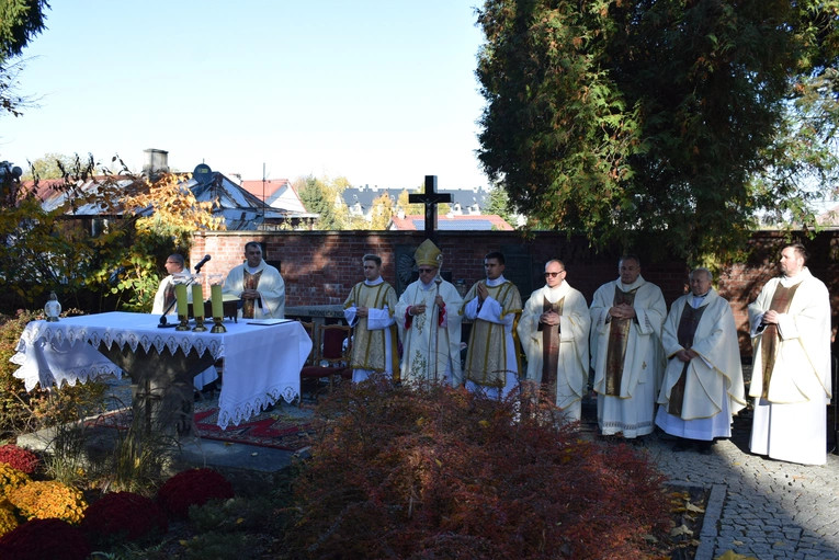 Święci są pośród nas