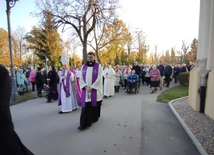 Modlitwa z biskupem za zmarłych