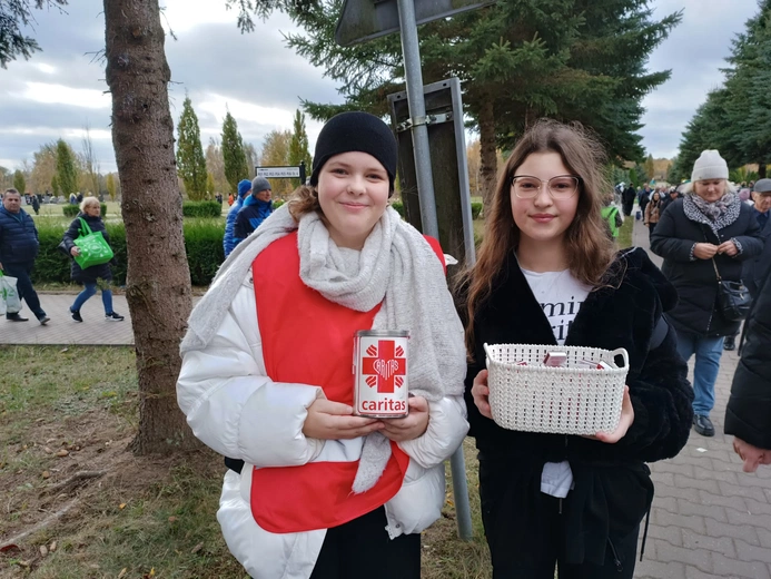 Uczniowie przypominają, że "Zapałka nie ogrzeje"