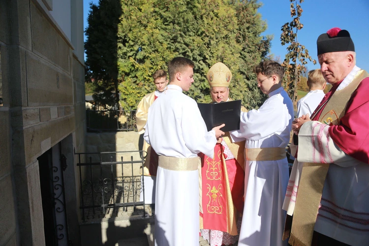 Poświęcenie krypty i figur świętych