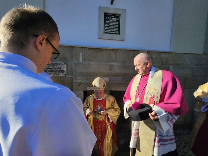 Poświęcenie krypty i figur świętych