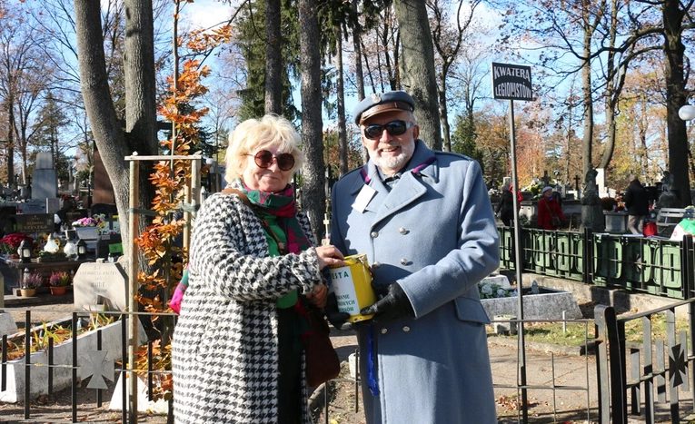 Trwa kwesta na cmentarzu rzymskokatolickim w Radomiu