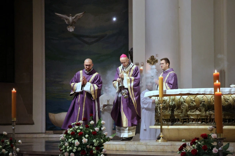 Stanąć nad grobem bliskiego, oznacza zetknąć się z bezsilnością