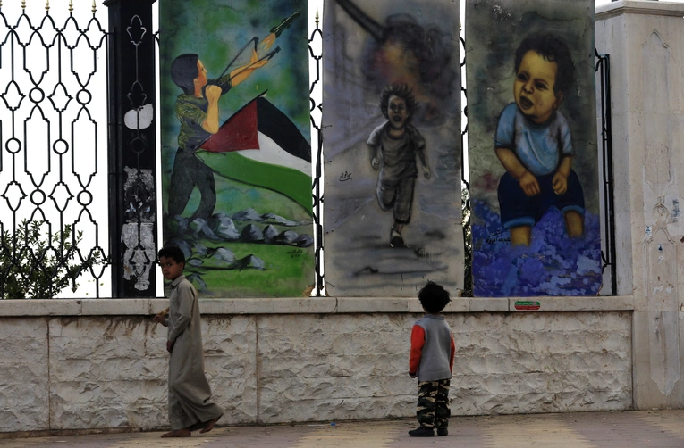 W 2023 r. na obszarach objętych konfliktami żyło 473 mln dzieci