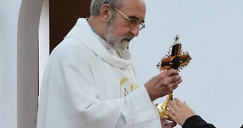 Brutalny napad na proboszcza