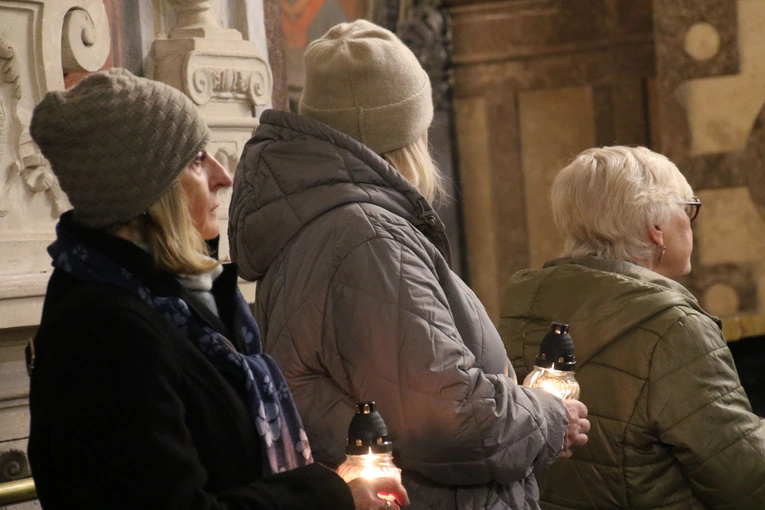 Płock. Msza św. za zmarłych pacjentów hospicjum Caritas