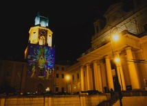 Iluminacje Miast - Mapping Niepodległościowy na Wieży Trynitarskiej 