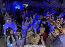 Pierwszy taki bal w parafii w Karasiu
