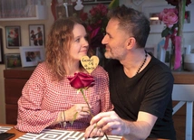 Magda Anioł i Adam Szewczyk w muzyczno-teatralnym „Małżeńskim rezerwacie” opowiadają o najlepszym pomyśle dla ludzkości