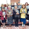 Uczestniczki warsztatów z prowadzącymi w harmęskim kościele.