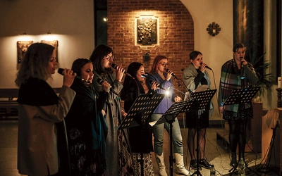 Wydarzenie muzycznie wspierał zespół Holy Wins, obchodzący niejako swoje święto…