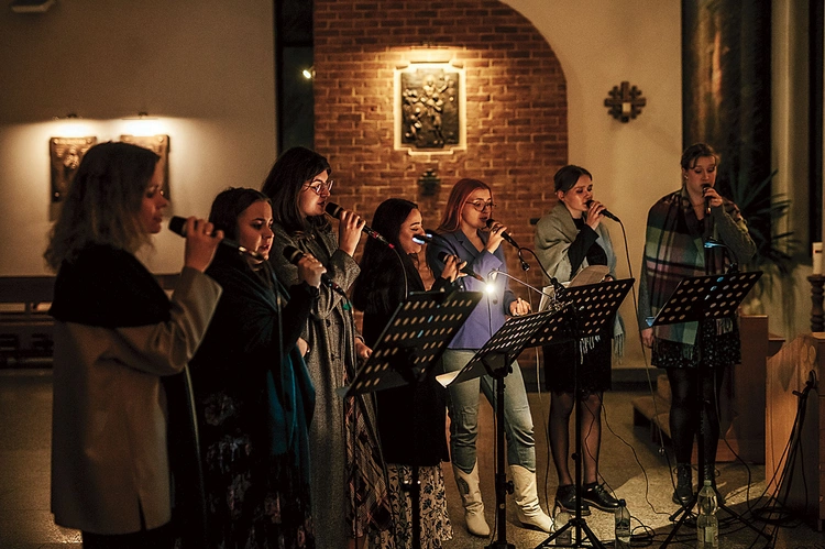 Wydarzenie muzycznie wspierał zespół Holy Wins, obchodzący niejako swoje święto…
