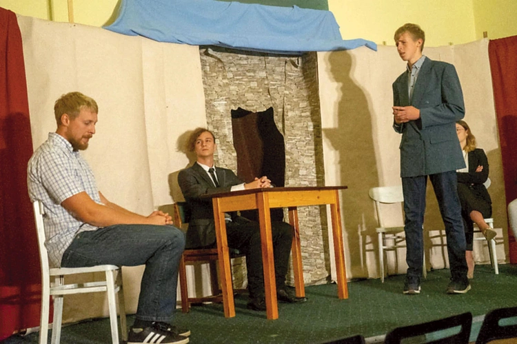 „Teatr św. Franciszka” to sztuka Romana Brandstaettera. Właśnie to przedstawienie zagrał niedawno zespół z Trzebini.